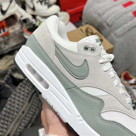 nike air max wit groen|Nike Air Max 1 mica green.